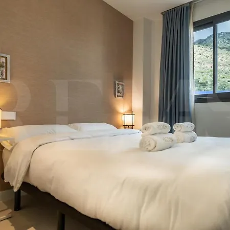 Seaside Escape With Views, Pool And Parking Rems Апартаменты Фуэнхирола
