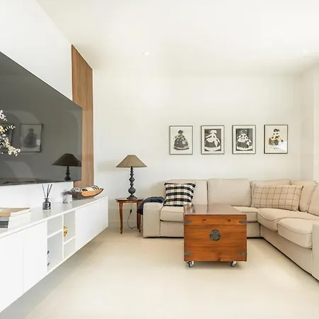 Апартаменты Seaside Escape With Views, Pool And Parking Rems Фуэнхирола