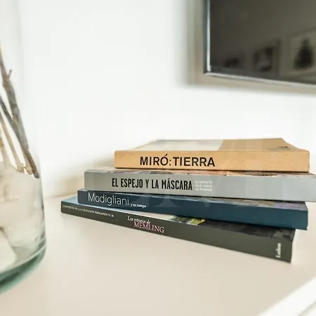 Seaside Escape With Views, Pool And Parking Rems