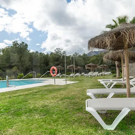 Апартаменты Seaside Escape With Views, Pool And Parking Rems Фуэнхирола