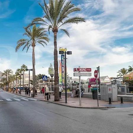 Seaside Escape With Views, Pool And Parking Rems Апартаменты