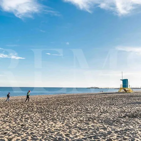 Seaside Escape With Views, Pool And Parking Rems Апартаменты *