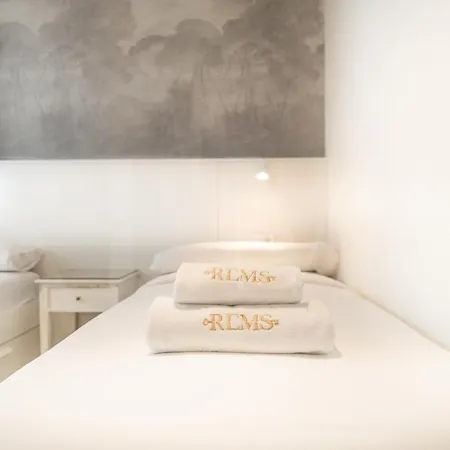 Seaside Escape With Views, Pool And Parking Rems *