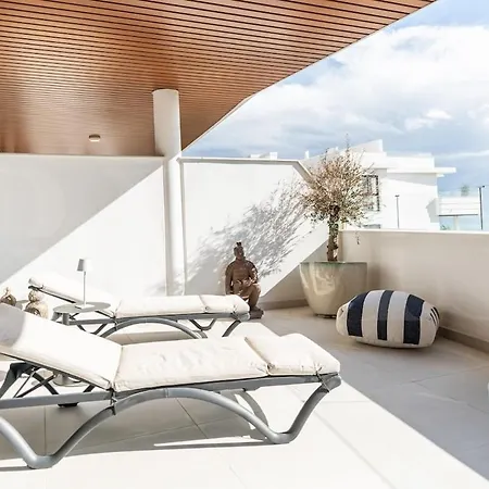 Seaside Escape With Views, Pool And Parking Rems * Fuengirola