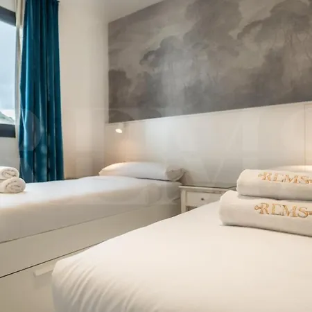 Seaside Escape With Views, Pool And Parking Rems * Fuengirola