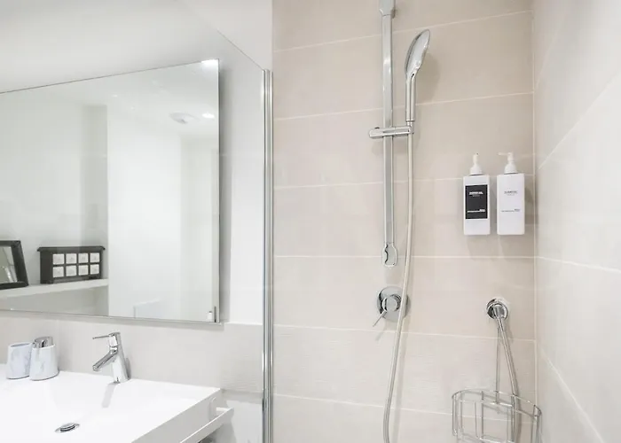 Seaside Escape With Views, Pool And Parking Rems Fuengirola