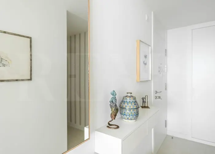 Appartement Seaside Escape With Views, Pool And Parking Rems