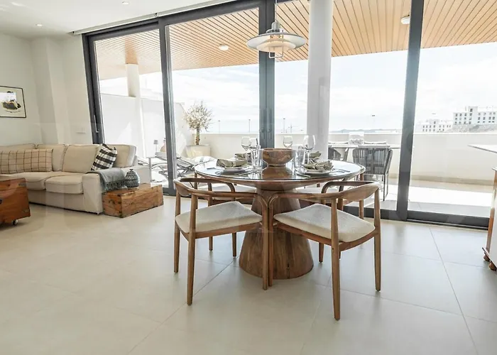 Appartement Seaside Escape With Views, Pool And Parking Rems *