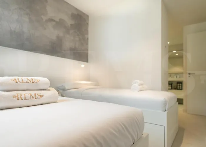 Seaside Escape With Views, Pool And Parking Rems Fuengirola