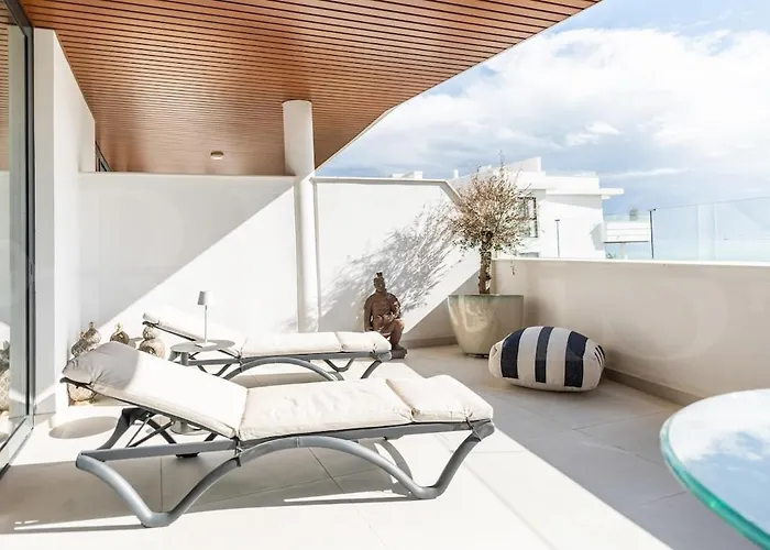 Seaside Escape With Views, Pool And Parking Rems * Fuengirola