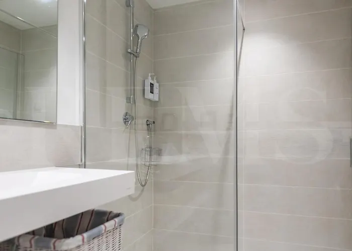 Appartement Seaside Escape With Views, Pool And Parking Rems