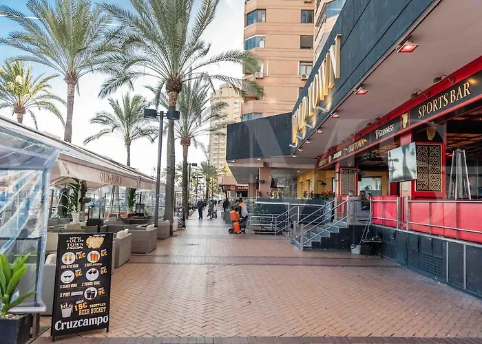 Seaside Escape With Views, Pool And Parking Rems