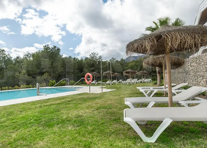 Apartment Seaside Escape With Views, Pool And Parking Rems Fuengirola