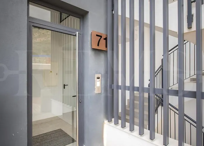 Seaside Escape With Views, Pool And Parking Rems Fuengirola