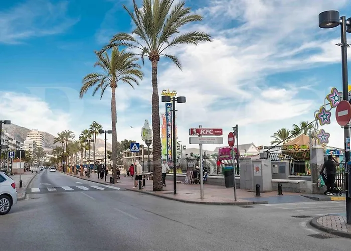 Seaside Escape With Views, Pool And Parking Rems Apartment