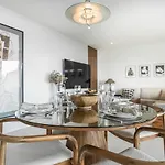 Apartamento Seaside Escape With Views, Pool And Parking Rems *