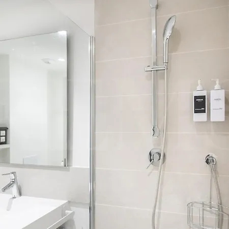Seaside Escape With Views, Pool And Parking Rems Fuengirola