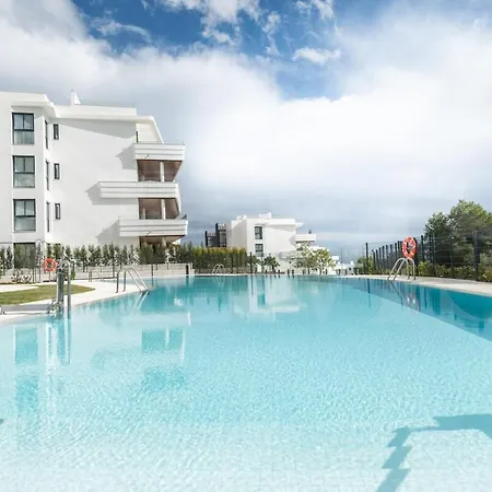 Seaside Escape With Views, Pool And Parking Rems Apartamento