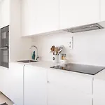 Apartment Seaside Escape With Views, Pool And Parking Rems Fuengirola