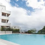Seaside Escape With Views, Pool And Parking Rems *