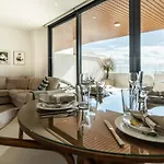 Seaside Escape With Views, Pool And Parking Rems